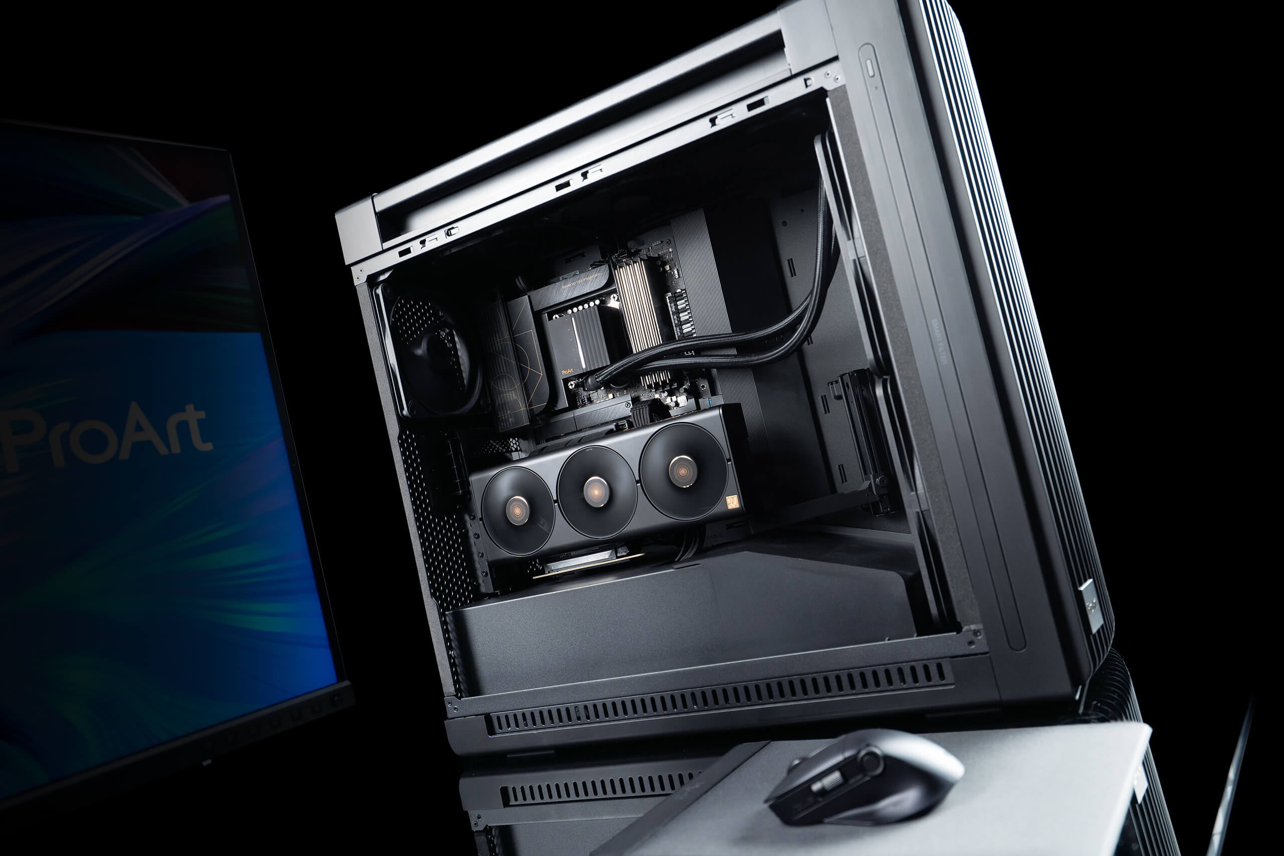 Foto onder een hoek van 45 graden van de ProArt LC 360 pc build.